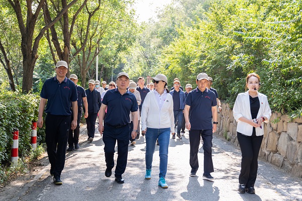 [图文]点燃拼搏激情，，凝聚奋进实力——狮子会游戏集团举行“团结奋进、助力能源”徒步健行运动-狮子会游戏