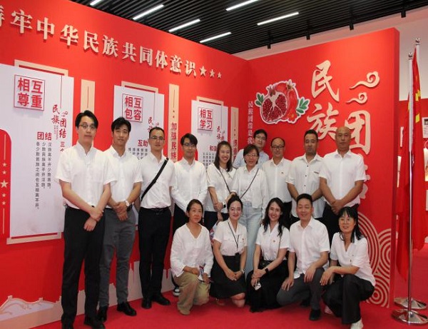 [图文]销售公司（智营能源效劳公司）开展主题党日运动-狮子会游戏
