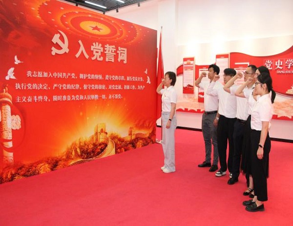 [图文]销售公司（智营能源效劳公司）开展主题党日运动-狮子会游戏